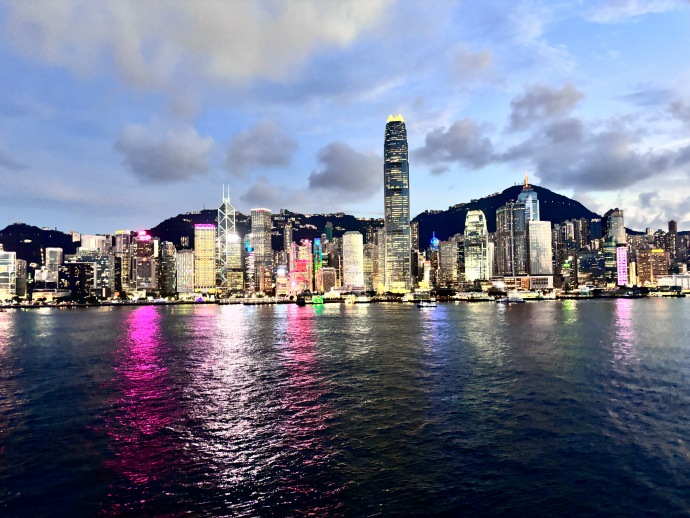 香港之声，尊敬听众的温馨问候